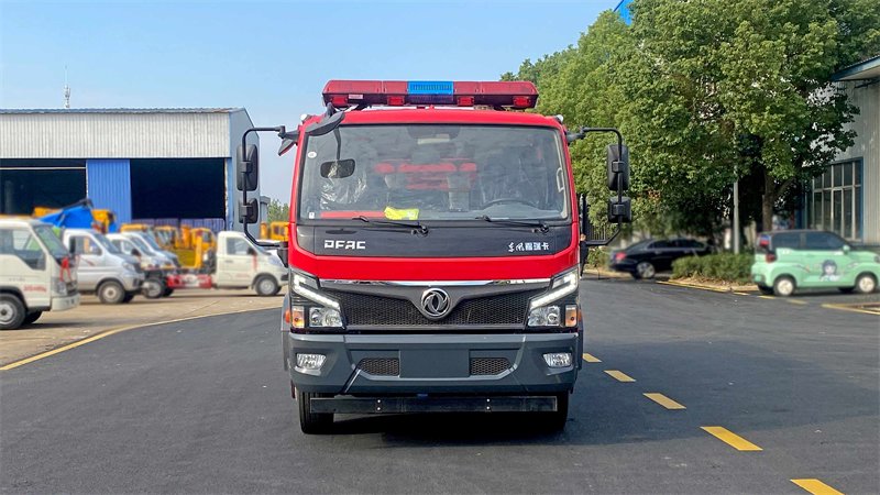 勾臂式垃圾车出车前检查：勾臂、锁紧、液压支腿与滚轮状态判定